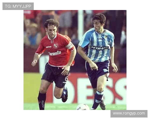 传奇足球明星依然活跃在绿茵场上的精彩瞬间与故事